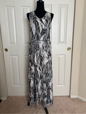 H&M black and white palm leaf print maxi dress with tie waist, size S